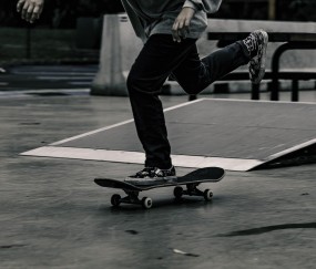 开云下载-NBA季后赛之夜，拉梅洛关键进球定乾坤，黄蜂新星书写传奇