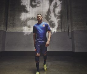 开云平台-当F1轰鸣遇上篮球烽火，唯一性的赛场美学在骑士与广东的破圈之战中觉醒