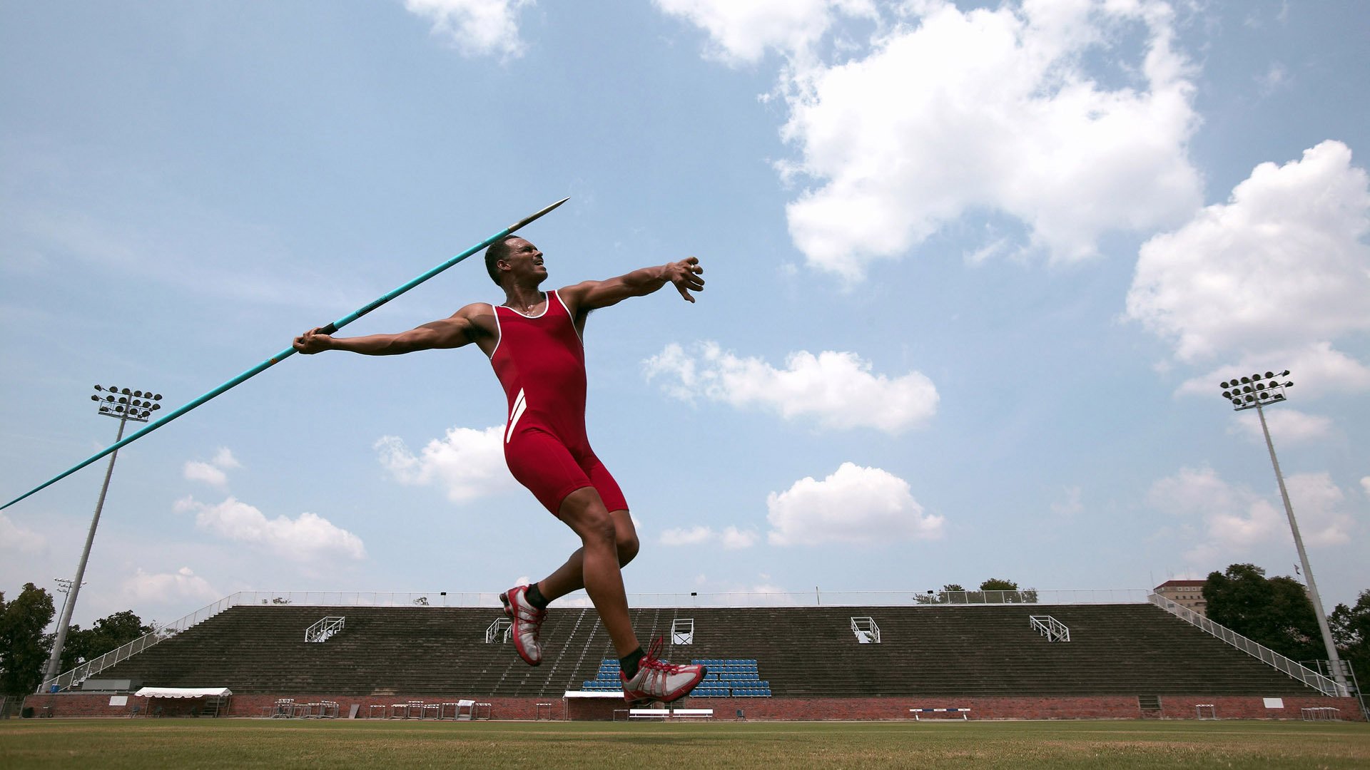 当沙漠玫瑰遇见冰与火，李刚仁在突尼斯与冰岛之战的关键时刻